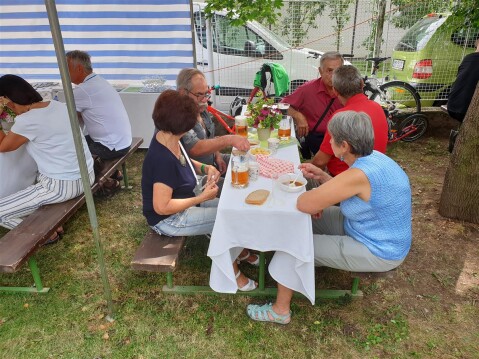 Královské stany poskytly útočiště mnoha hostům