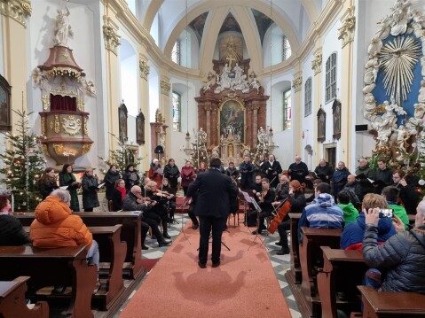 Svatocecilský komorní orchestr a sbor řídil head master Jan Gottwald