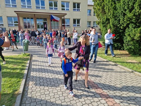 První zkouškou nových třídních kolektivů byl přesun do jejich působiště na staré škole