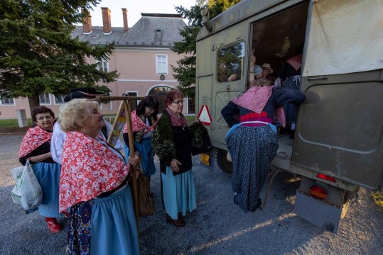 Jako dopravní prostředek posloužila vlečka vlečená traktorem