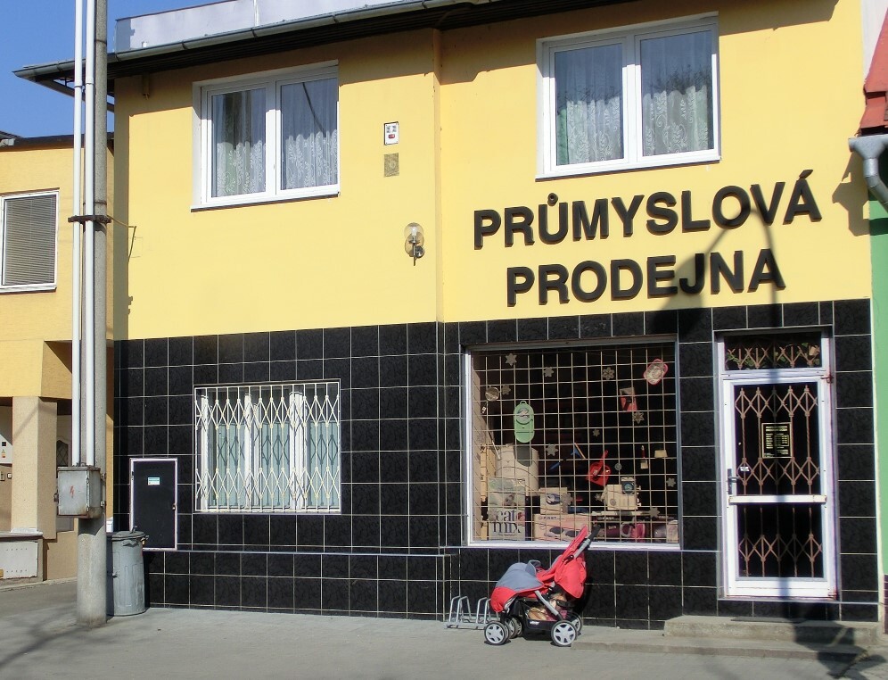 Průmyslová prodejna